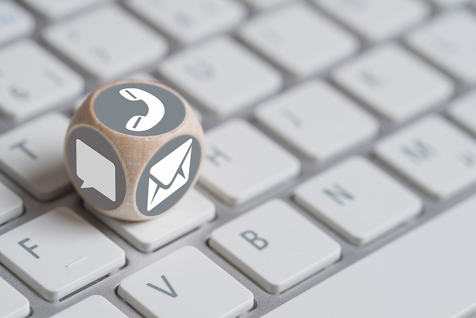 メール・電話模様のサイコロ