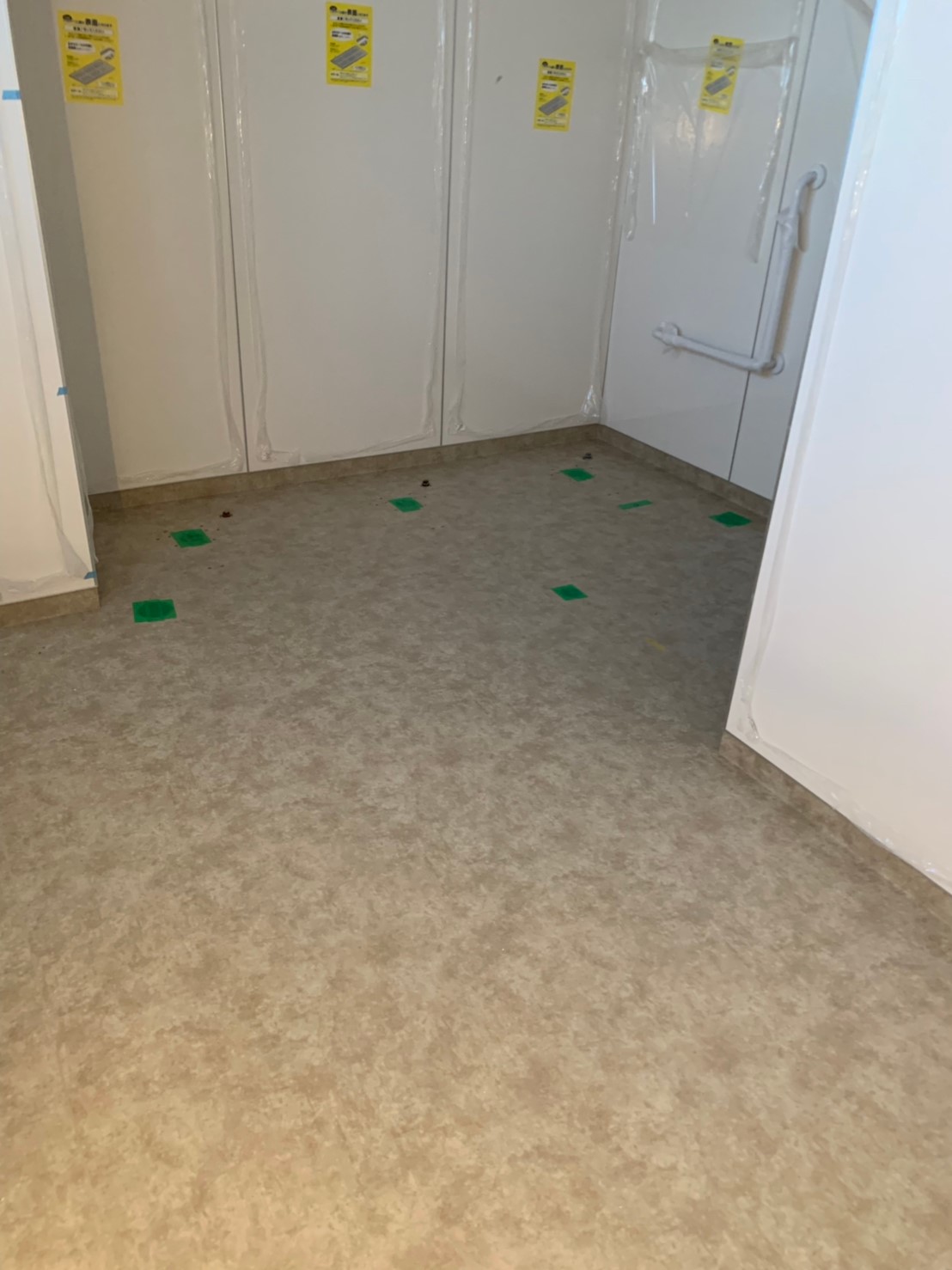 小学校校舎トイレの床張替え工事 東京都江戸川区などで内装工事や店舗工事なら丸清内装へ