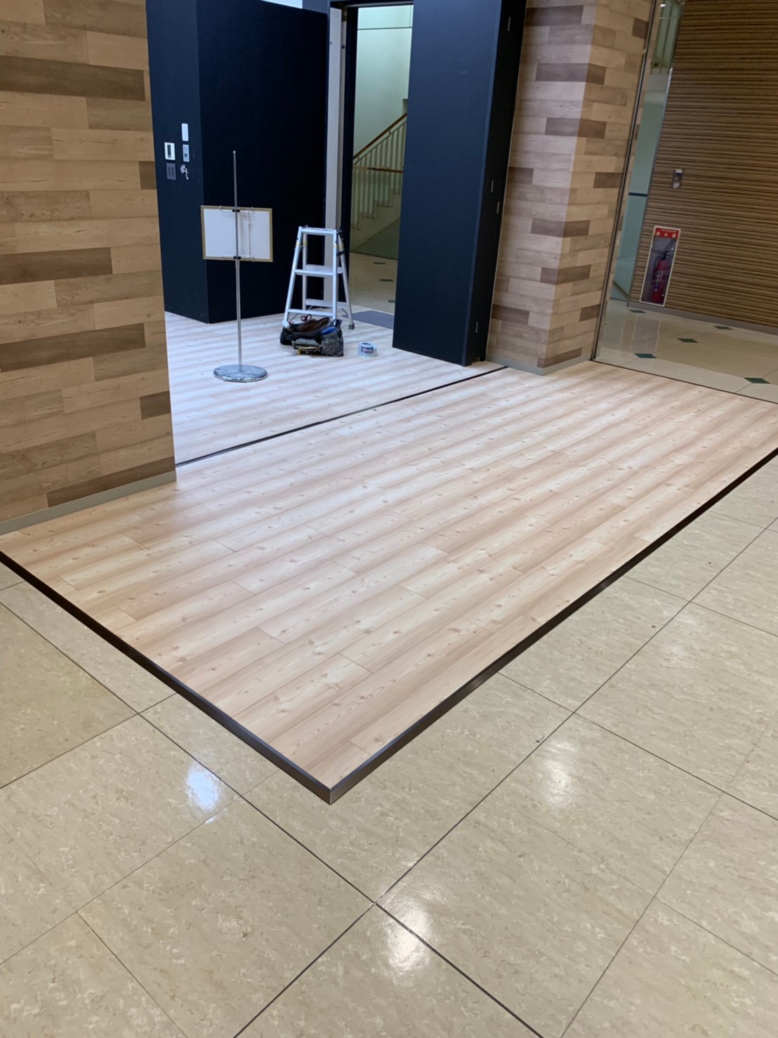 都内のクロス 床張り替え工事 東京都江戸川区などで内装工事や店舗工事なら丸清内装へ