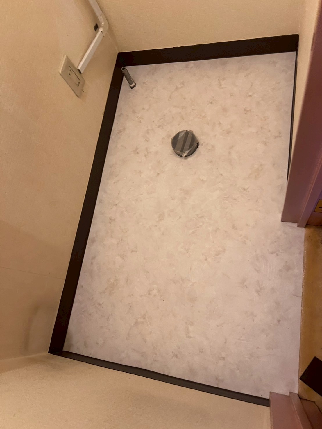 都内トイレ木工事・CFシート貼り工事